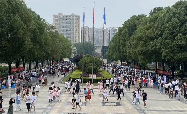 “線上+線下”促精準就業,這幾場“百日千萬”招聘會有成效! 第3張 “線上+線下”促精準就業,這幾場“百日千萬”招聘會有成效! 第3張