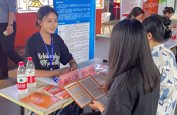 搭建就業(yè)服務(wù)平臺，瑞方人力將招聘會開進(jìn)街道園區(qū) 第2張