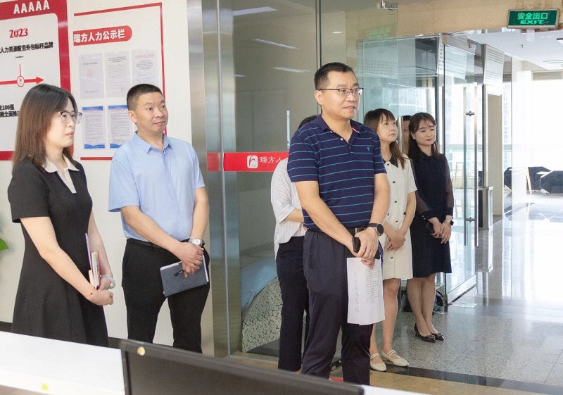 成都市人社局黨組成員、副局長亓國榮一行蒞臨瑞方人力考察調研 第1張